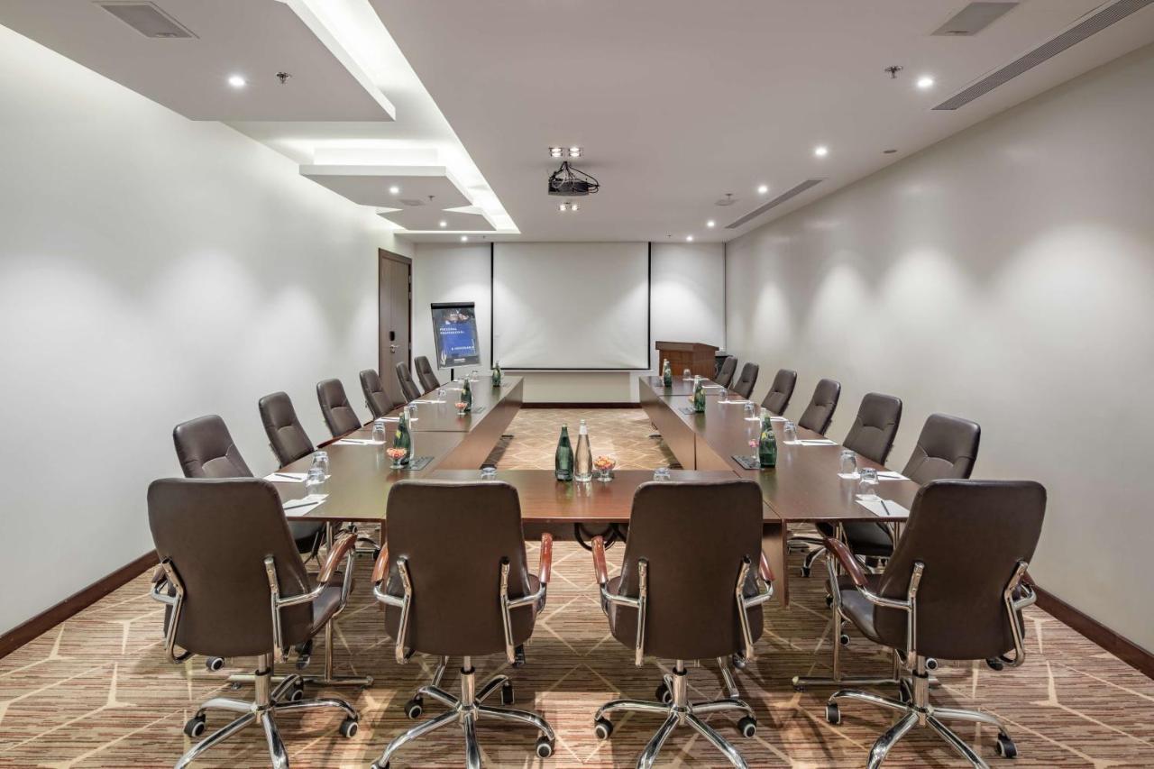 Radisson Blu Hotel, Burajda Zewnętrze zdjęcie