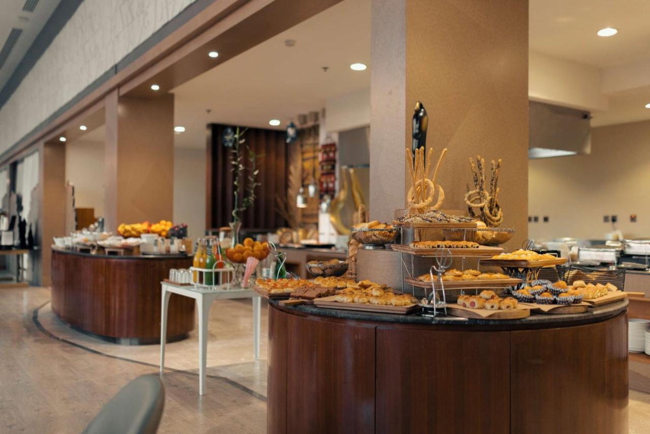 Radisson Blu Hotel, Burajda Zewnętrze zdjęcie